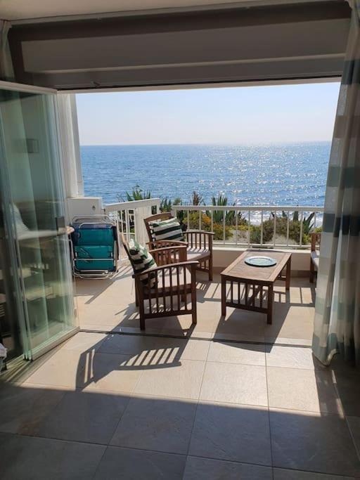 Front Mer - Sublime Appartement Moderne Et Confortable Эстепона Экстерьер фото