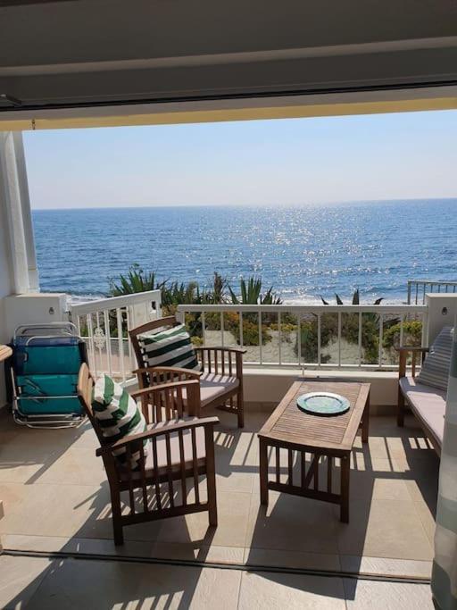 Front Mer - Sublime Appartement Moderne Et Confortable Эстепона Экстерьер фото