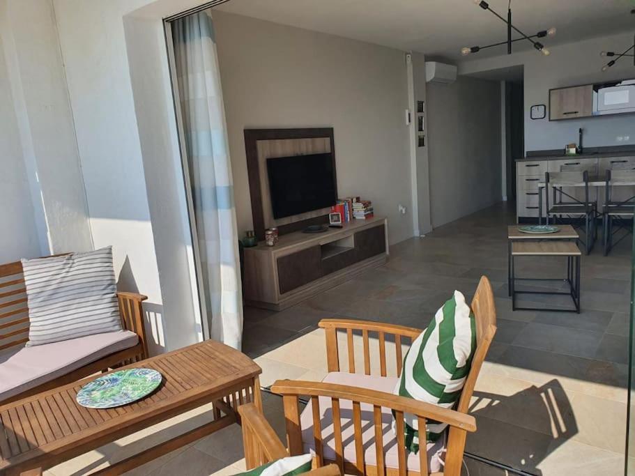 Front Mer - Sublime Appartement Moderne Et Confortable Эстепона Экстерьер фото